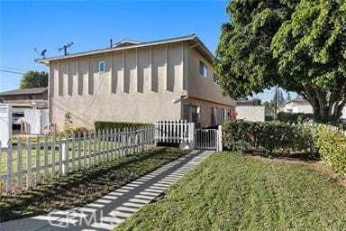 Building Photo - 928 N Vicentia Ave Unit C