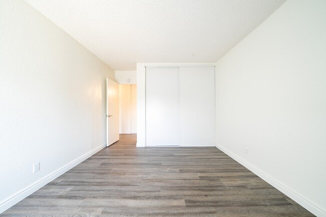 Building Photo - 1440 Oak Dr Unit C02