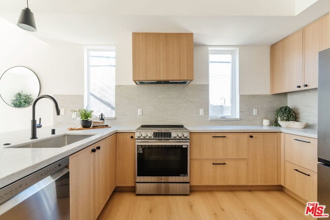 Photo - 6763 Lexington Ave