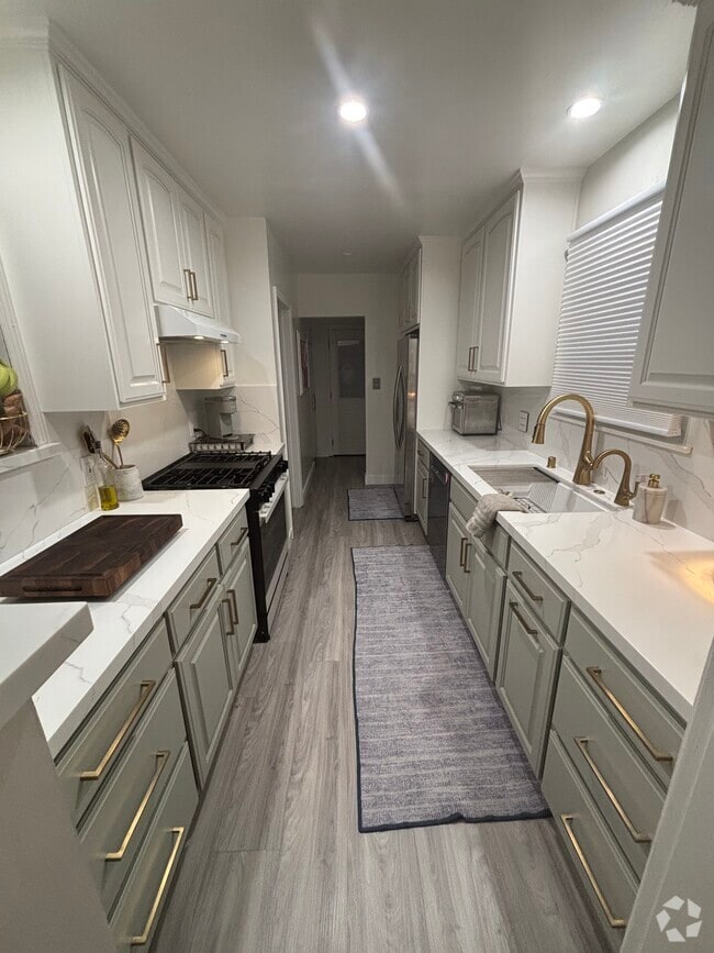 Building Photo - 6402 Eberle St Rental