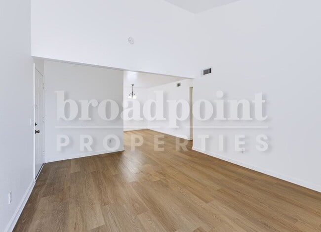 Photo - 2536 White Oak Pl