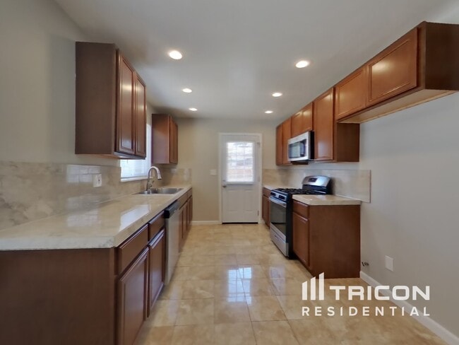 Photo - 1126 W Ovington St