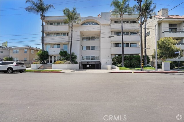 Building Photo - 5219 Newcastle Ave Unit 302 Rental