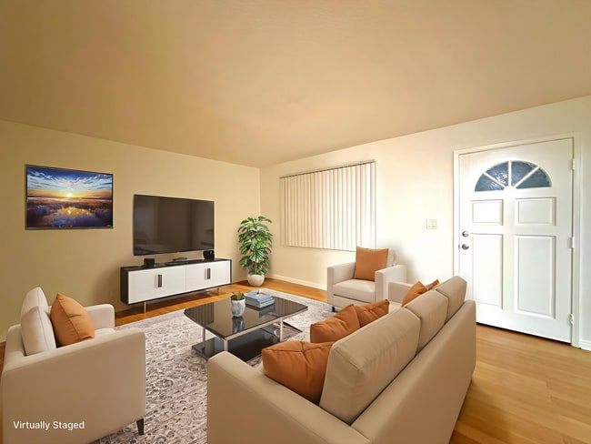 Living Room - Cedar Glen Apts