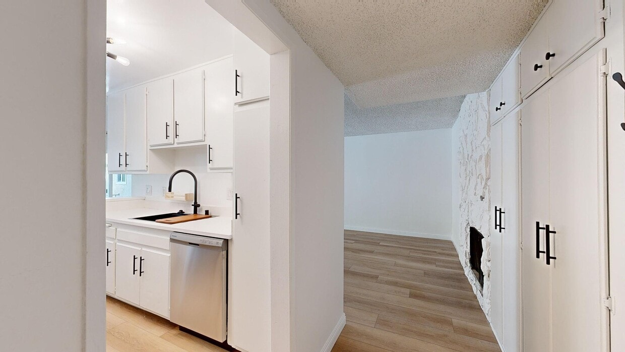 3D Tour - 10844 Rose Ave Apartments