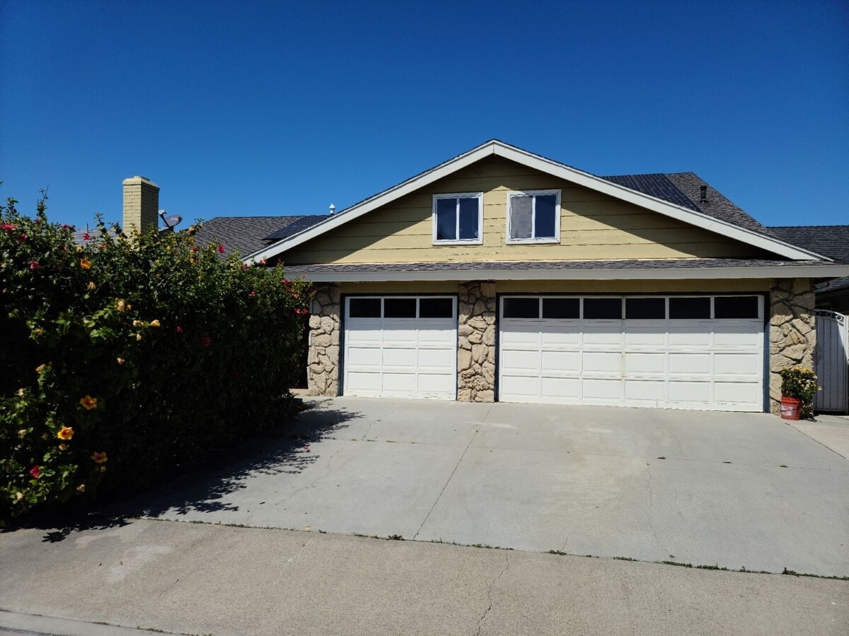 Photo - 9441 Coronet Ave House