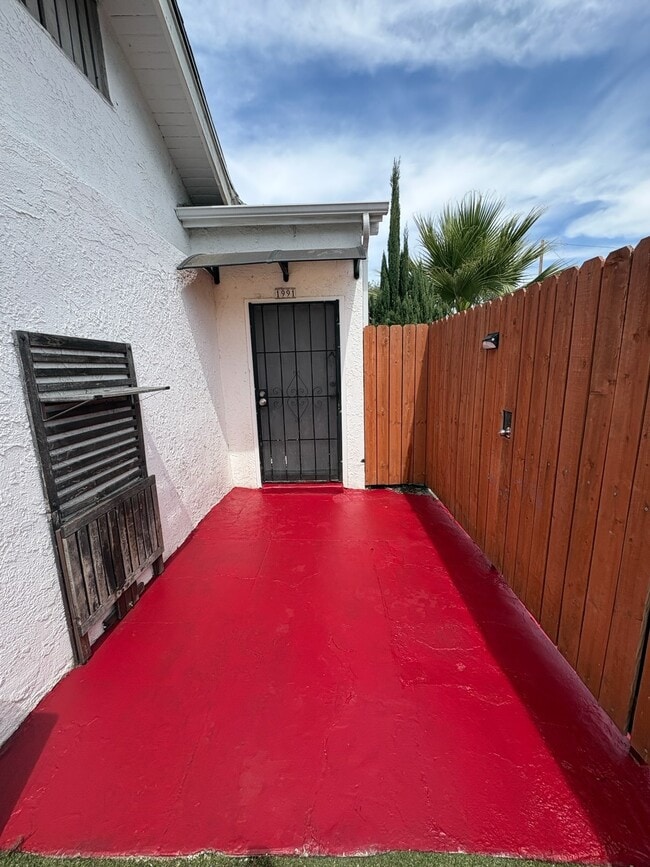 Photo - 1991 Myrtle Ave