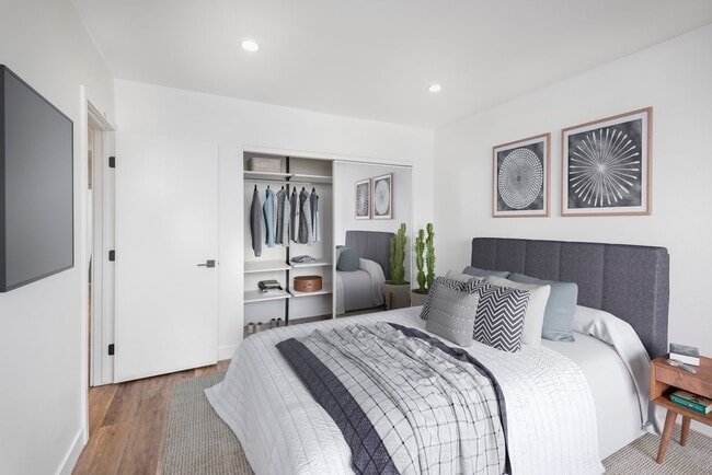 Building Photo - 1563 Gordon St