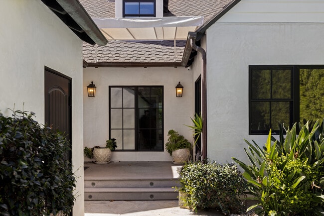 Photo - 4316 N Clybourn Ave