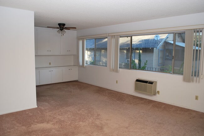 Dining Room - 236 S Mentor Ave Unit 3