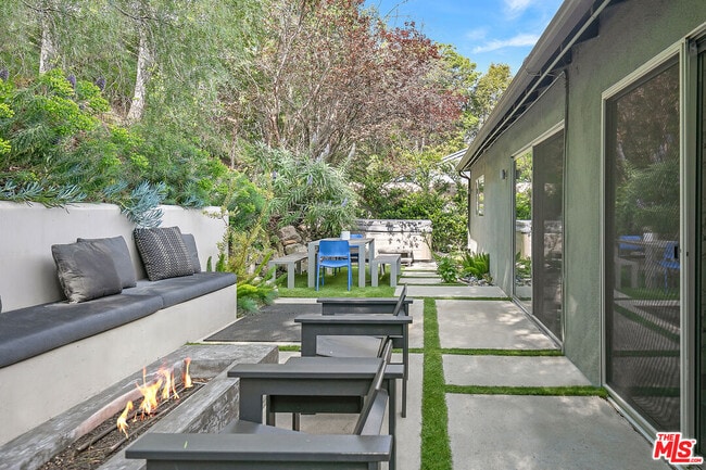 Building Photo - 3362 Coy Dr