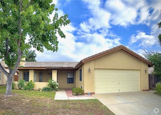 Building Photo - Charming Home in Miramonte