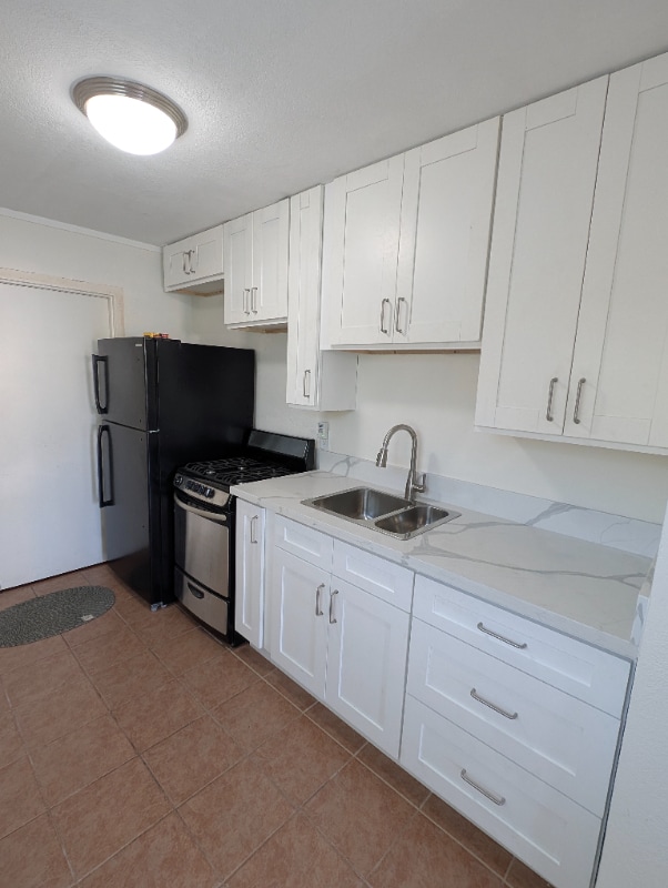 Photo - 412 E 4th St