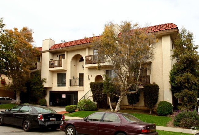 Building Photo - 1818 Stoner Ave