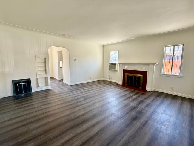 Living Room - 330 W Bencamp St Unit A