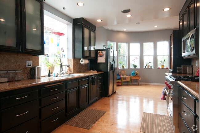 Building Photo - 7121 Hillside Ave Rental