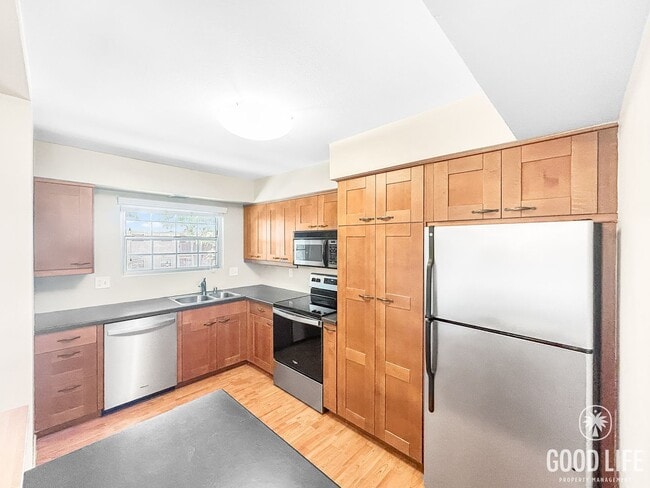 Building Photo - Beautiful 2BD/2BA with Private Balcony and... Unit 204