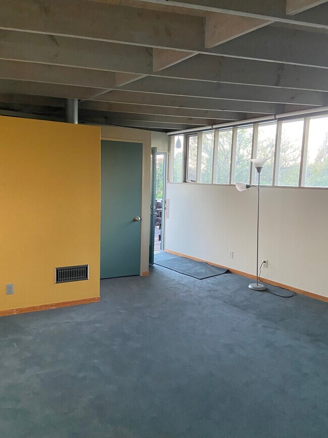 Photo - 872 Hanley Ave