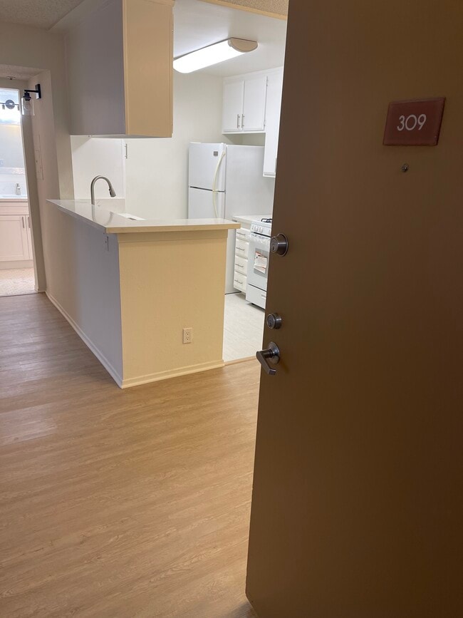 Photo - Hayworth Apartments