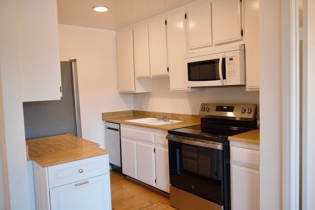 Photo - Bright and Spacious Quiet Corner 2 Bed/ 2 Bath with Private Balcony, Views, In Unit Laundry and P... Unit 102