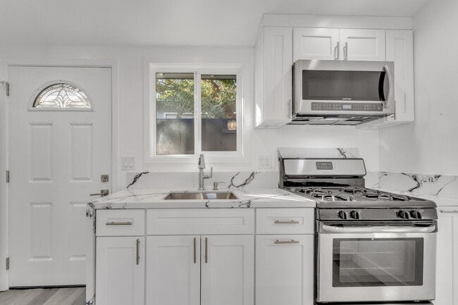 Photo - 14753 Hartland St