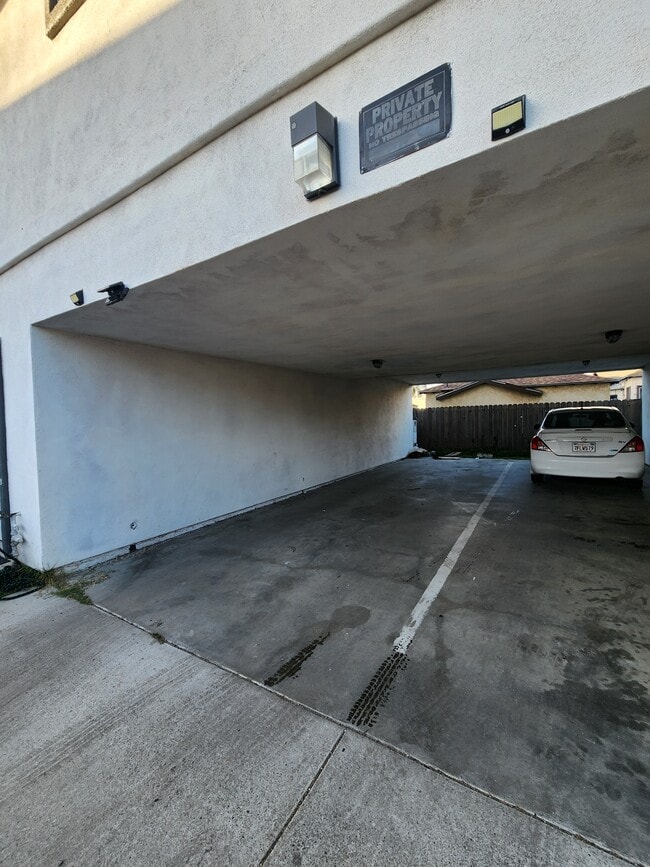 Photo - 25207 Frampton Ave