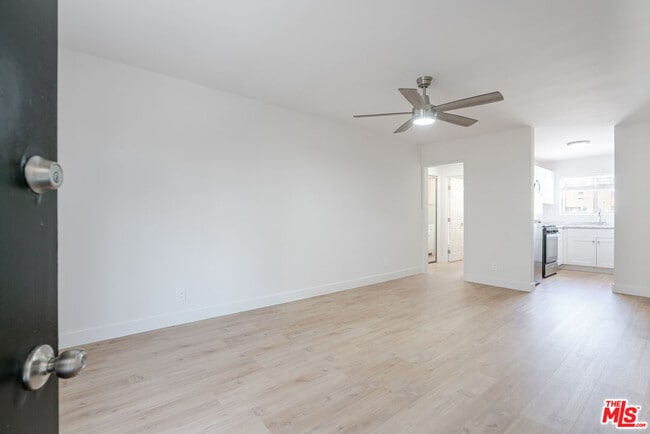 Photo - 845 S Kenmore Ave Unit 302