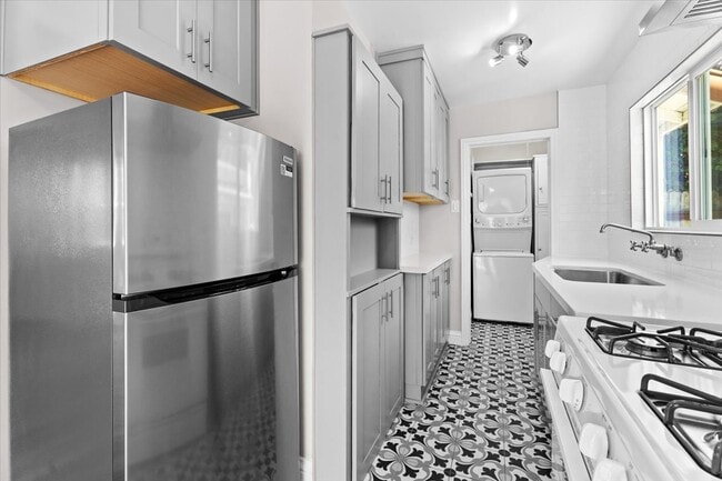 Photo - 4044 Huron Ave