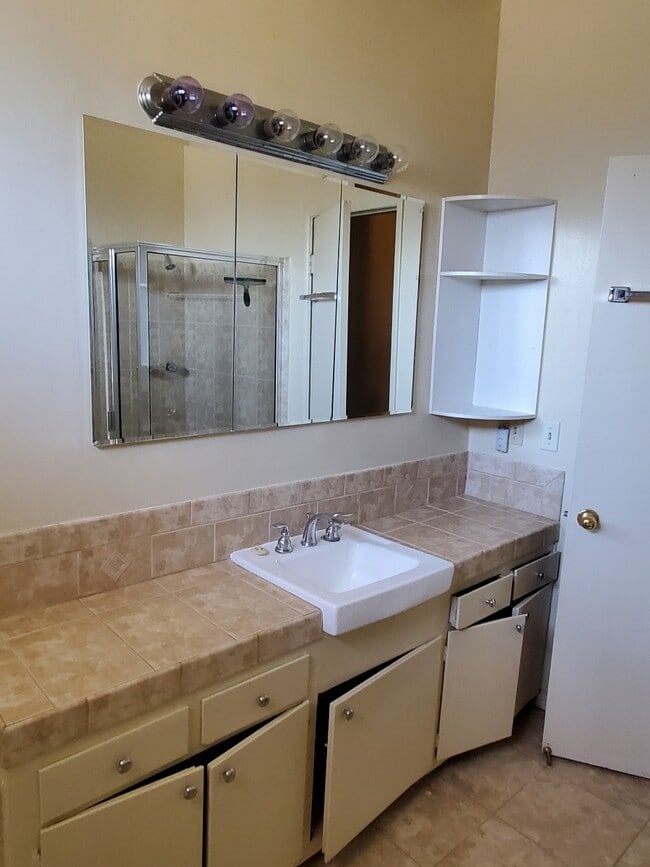 Upstairs bathroom Upstairs bathroom - 7000 S La Cienega Blvd Unit 28