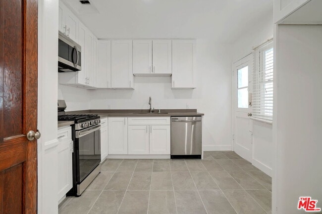 Photo - 644 S Dunsmuir Ave