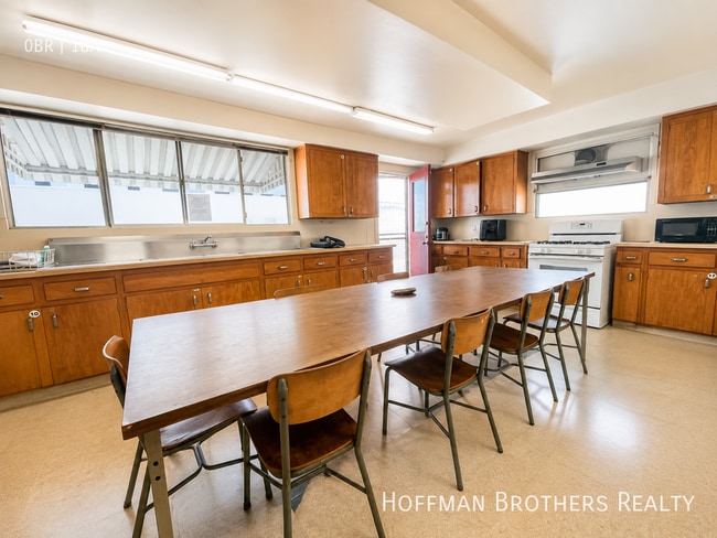 Photo - 933 Grattan St Unit 204