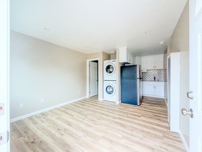 Photo - 1301 Kingswood Way