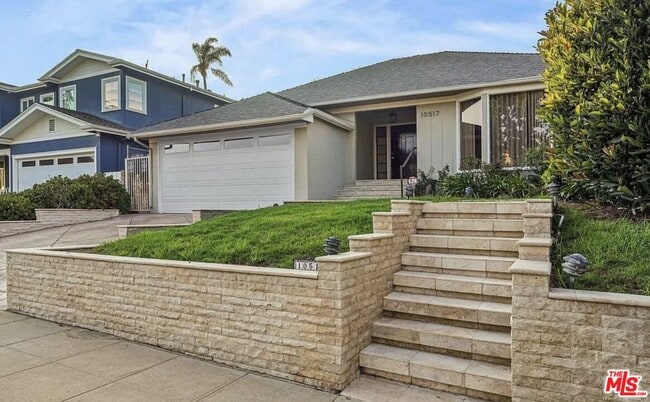 Building Photo - 10517 Holman Ave