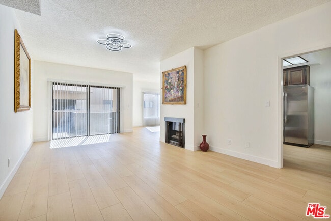 Building Photo - 1727 S Bentley Ave Unit 205