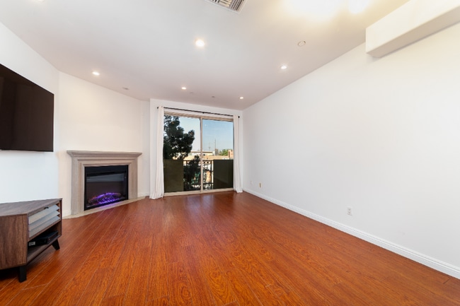 Photo - 5303 Satsuma Ave