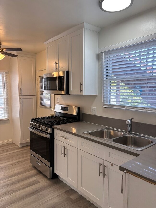 Photo - Verdugo, 1605-1607 Unit 1605