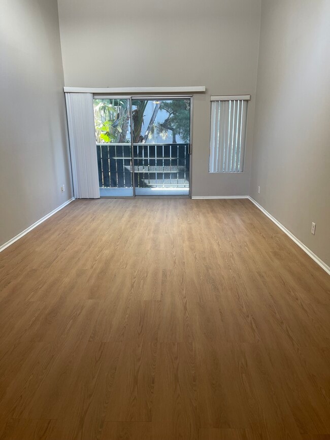 Building Photo - 18645 Hatteras St Unit 280