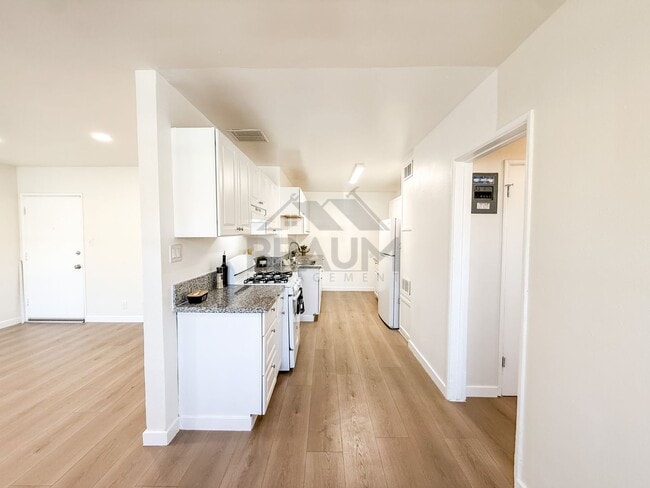 Photo - 7339 Woodman Ave Unit 1