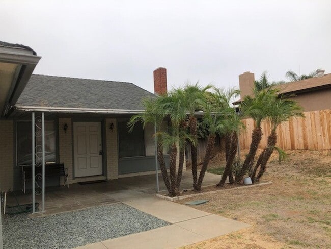 Building Photo - 4 bed-2 bath Single Story House with 2-Car...