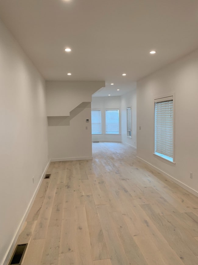 Entertainment Space - 42 Navy St Unit 2