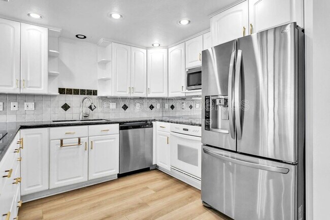 Photo - 3916 Riviera Dr Unit 204