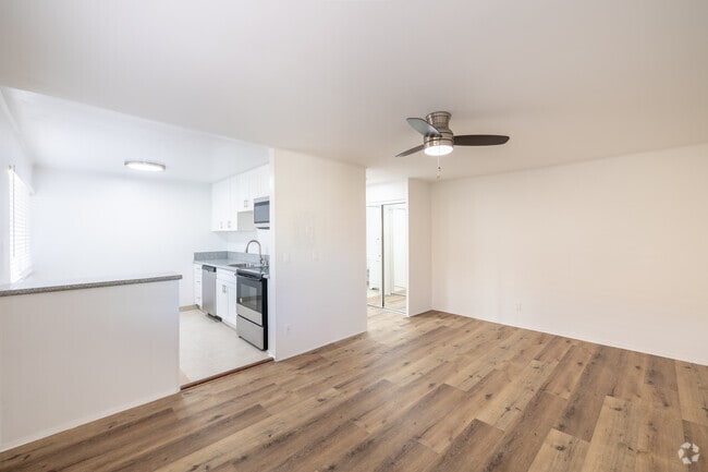 Studio - 5541 Newcastle Ave