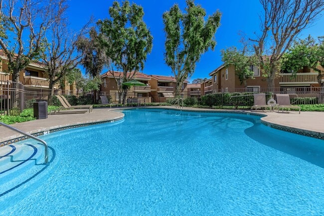 3 SHIMMERING POOLS TO CATCH THE SUN RAYS - Smoketree Apartments