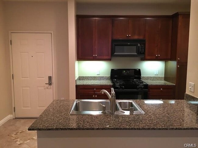 Granite countertops - 1102 Scholarship Apartment