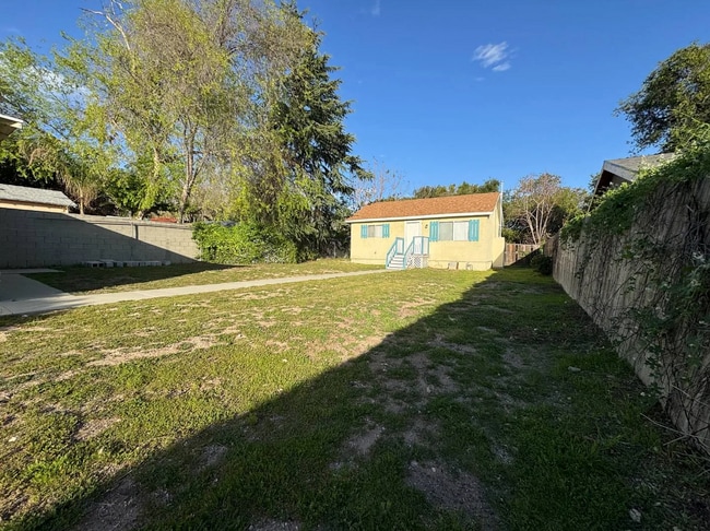 Private large front yard - 2838 El Nido Dr House Unit Back