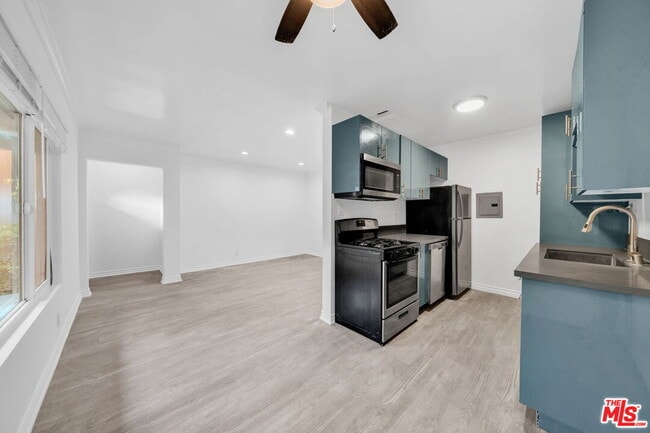 Building Photo - 2636 Kansas Ave Unit 2