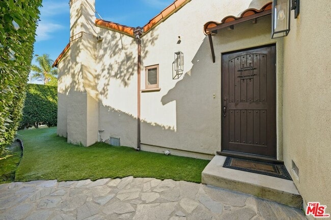 Photo - 5995 Saturn St