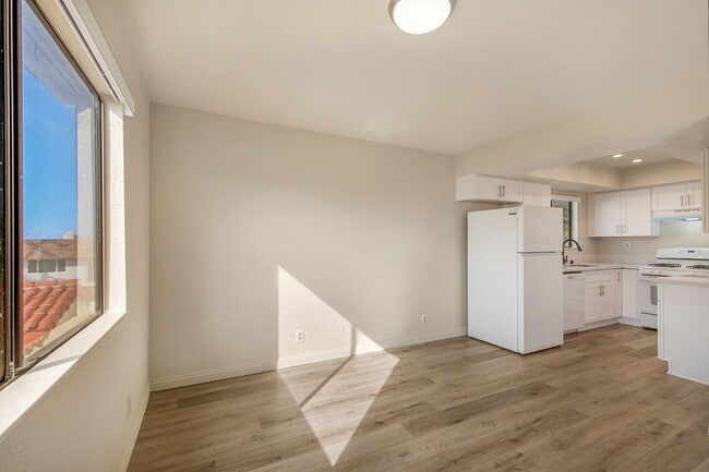 Photo - 325 Encino Ln