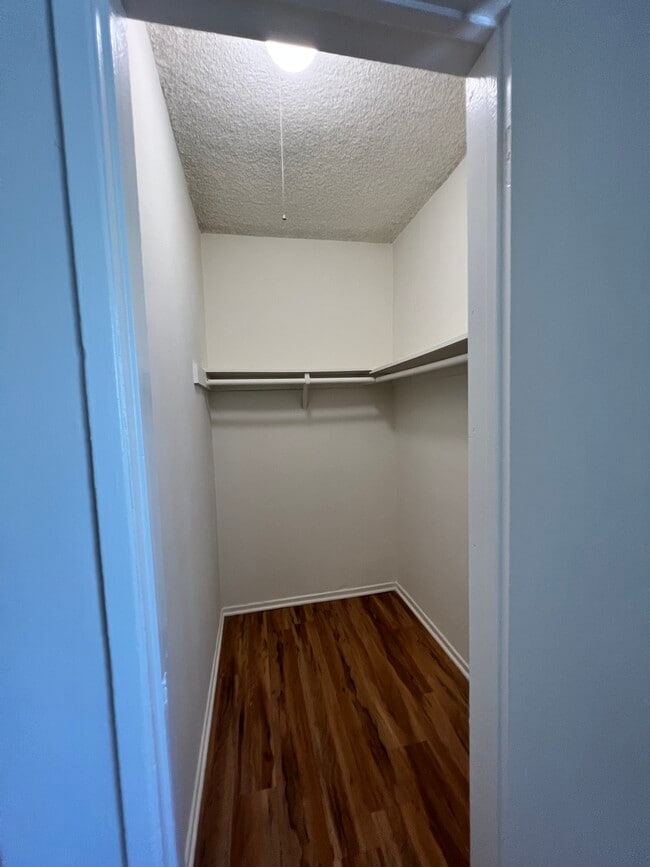 Photo - 4039 Marathon St