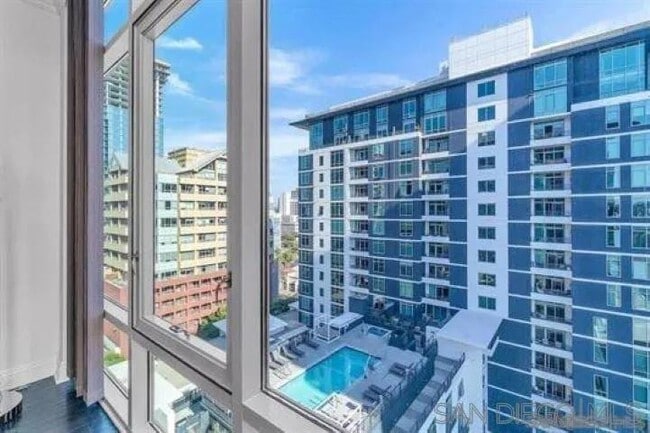 Building Photo - 425 W Beech St Unit 1354
